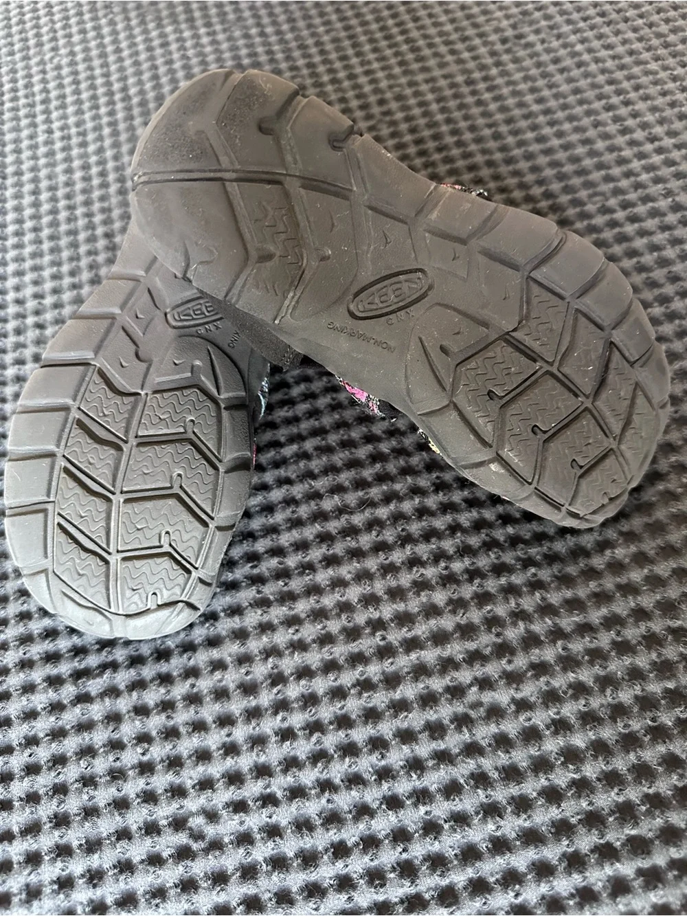 3 Listings 15$! KEEN Girls Sandals